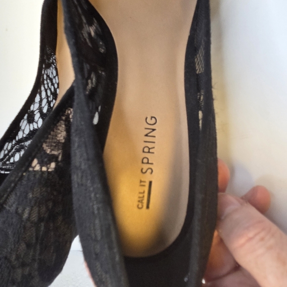⭐️Call It Spring Black Lace Stiletto Heels With Gold Accents Size 7 - Picture 4 of 6